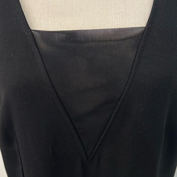 Elegant Black Sleeveless Dress - Picture 7 of 12